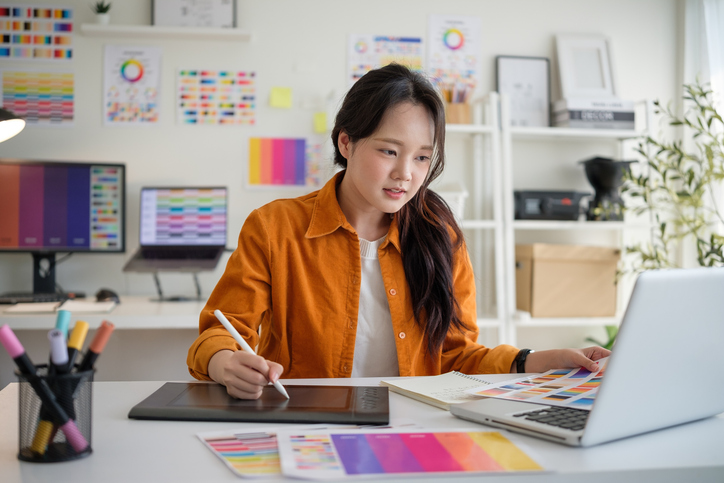 Building a Career as a Freelance Graphic Designer in 2026